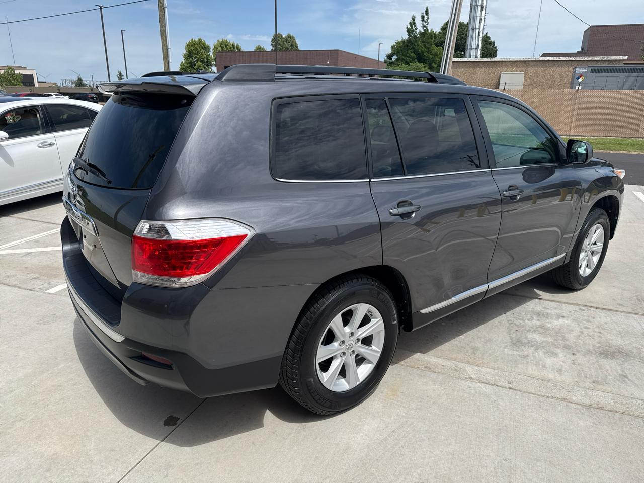 Toyota Highlander FWD 4dr V6 (Natl) 2012