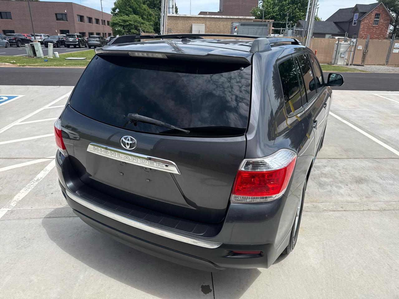Toyota Highlander FWD 4dr V6 (Natl) 2012