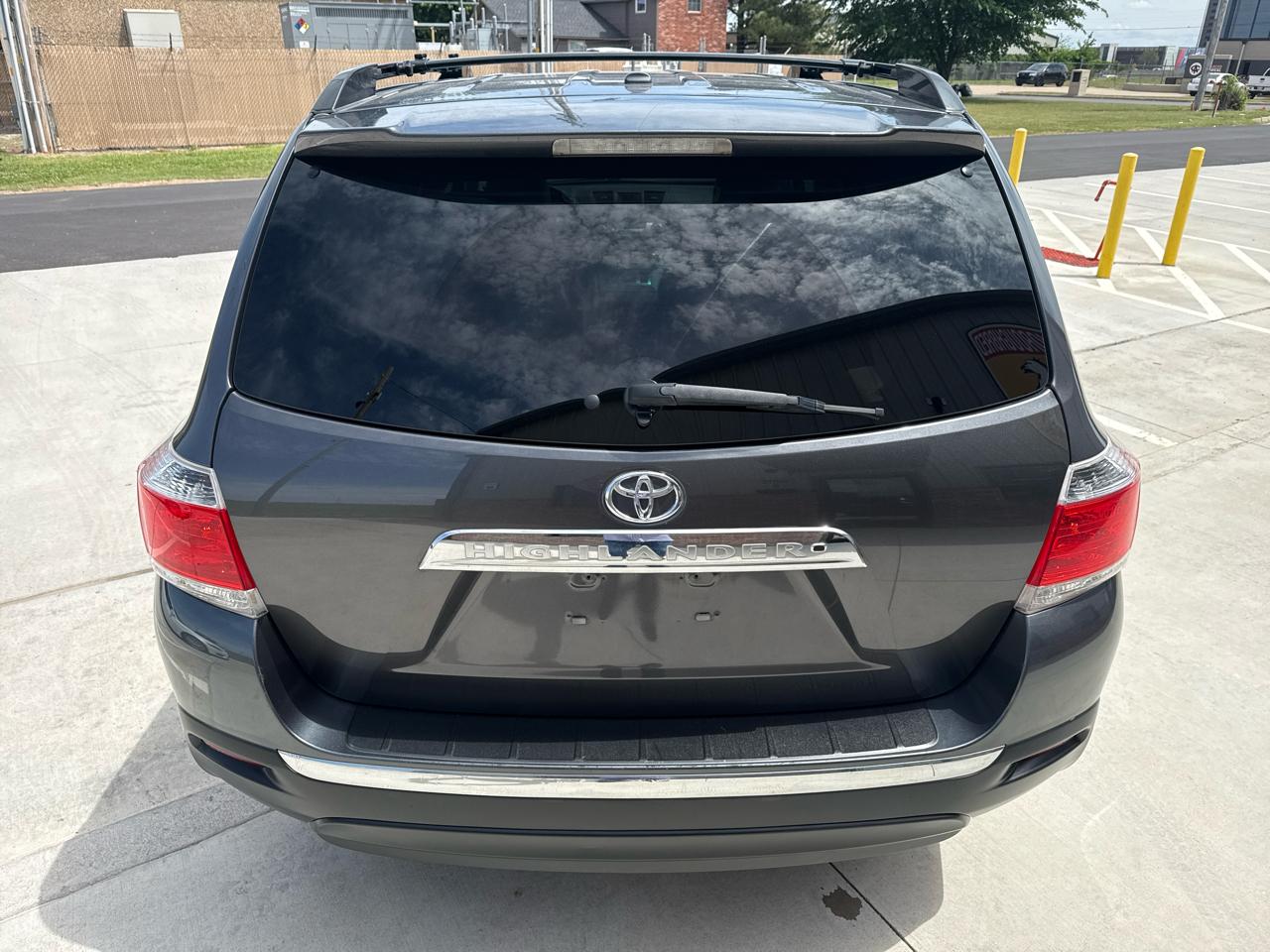 Toyota Highlander FWD 4dr V6 (Natl) 2012