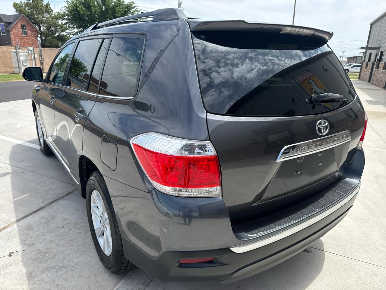 Toyota Highlander FWD 4dr V6 (Natl) 2012