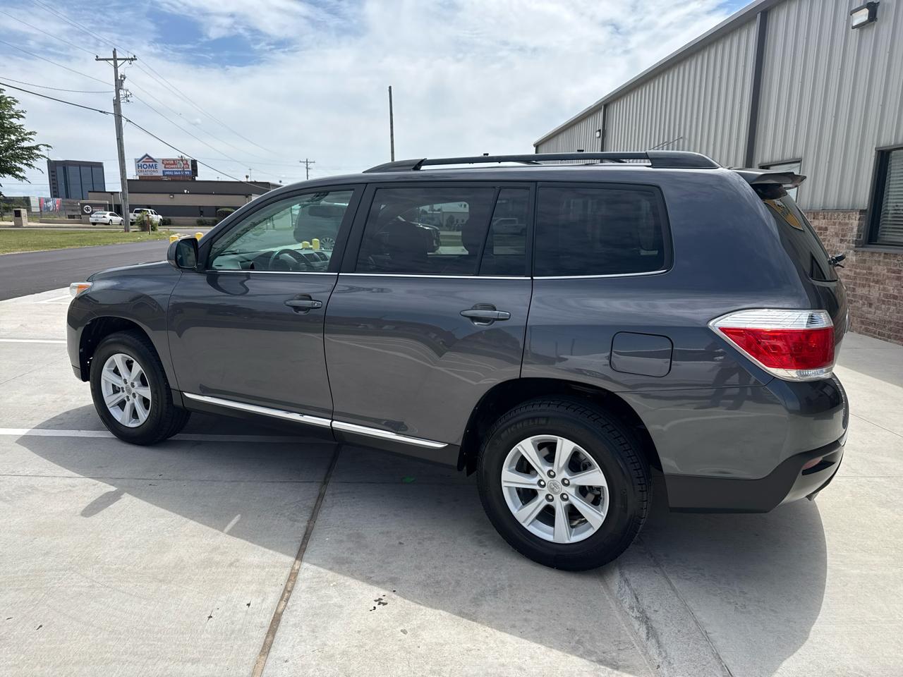 Toyota Highlander FWD 4dr V6 (Natl) 2012