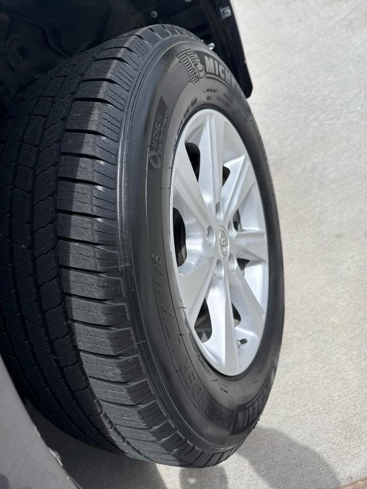 Toyota Highlander FWD 4dr V6 (Natl) 2012