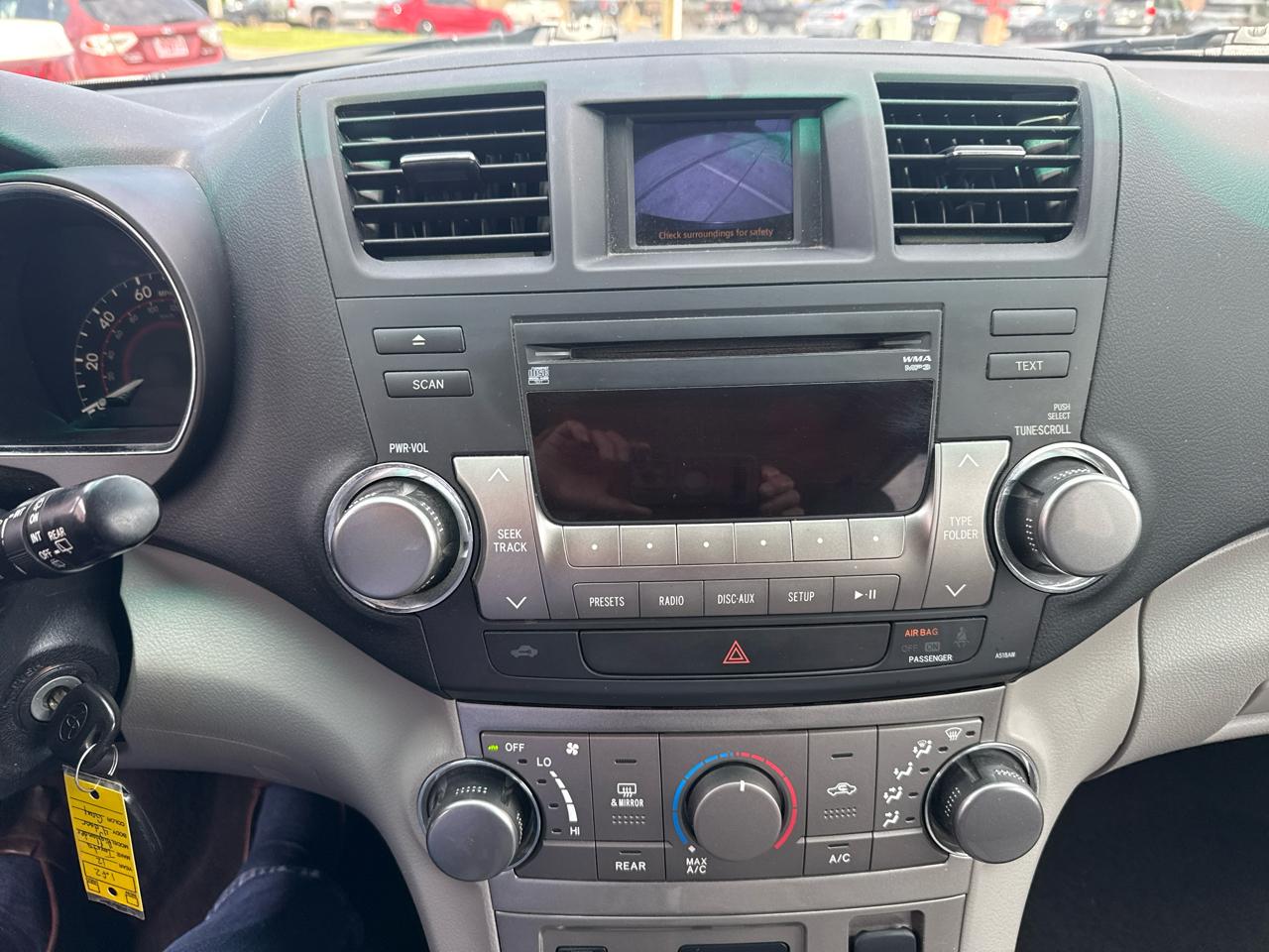 Toyota Highlander FWD 4dr V6 (Natl) 2012