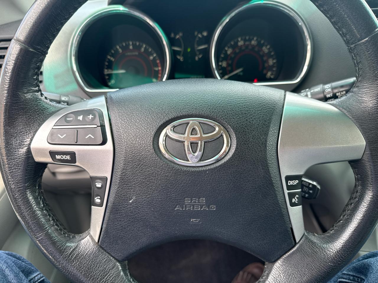 Toyota Highlander FWD 4dr V6 (Natl) 2012