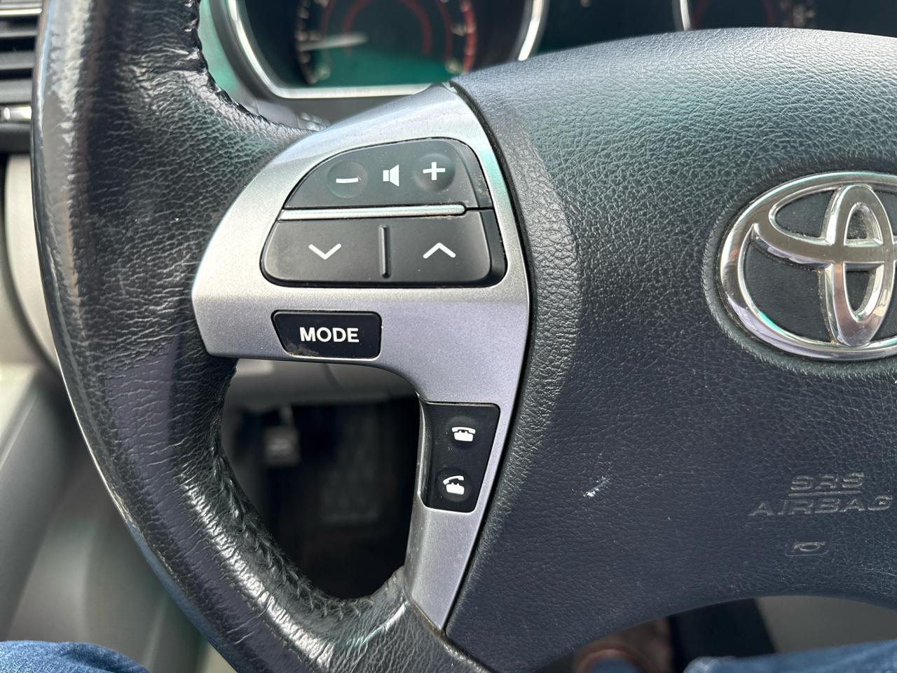 Toyota Highlander FWD 4dr V6 (Natl) 2012
