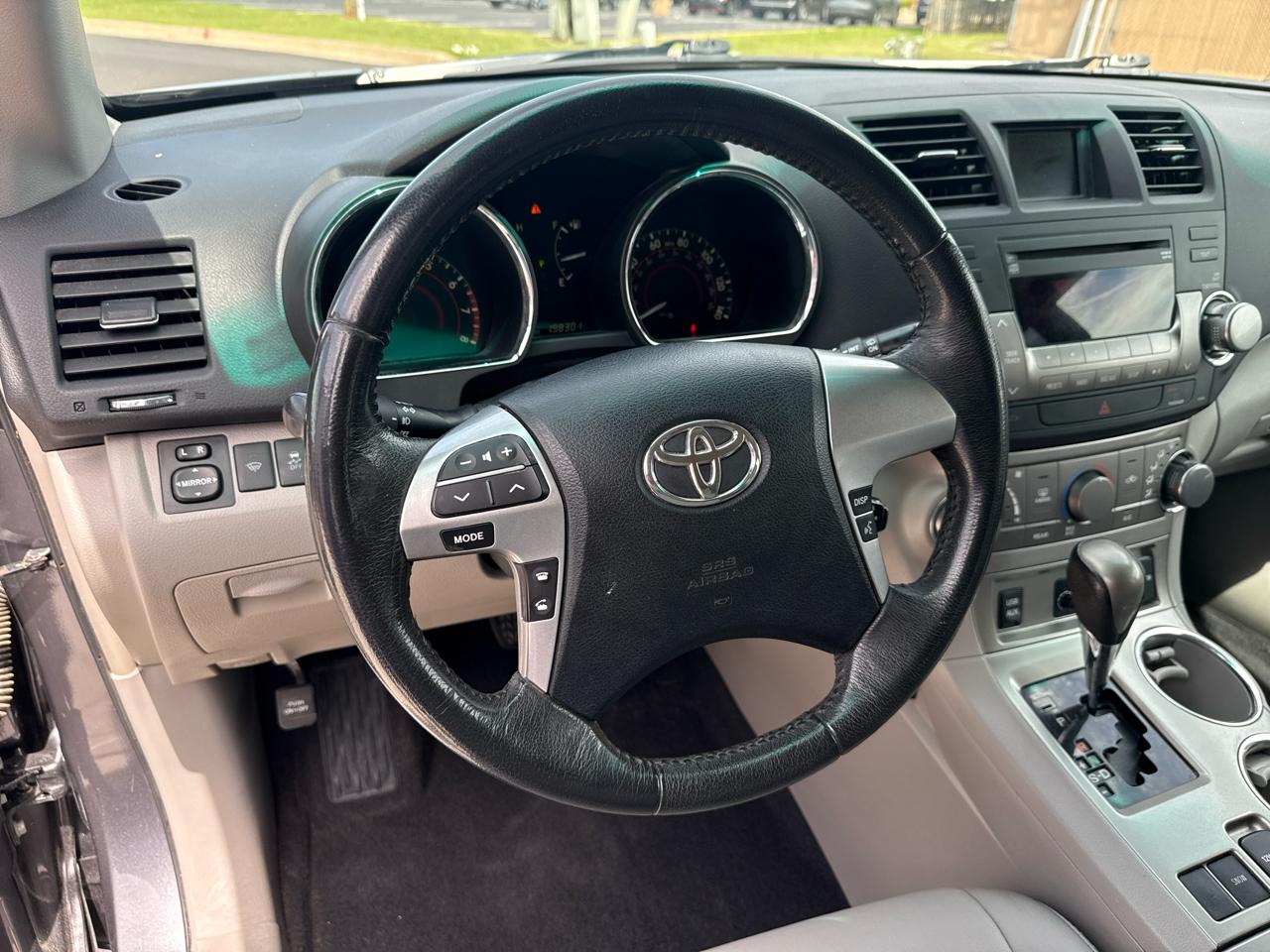 Toyota Highlander FWD 4dr V6 (Natl) 2012