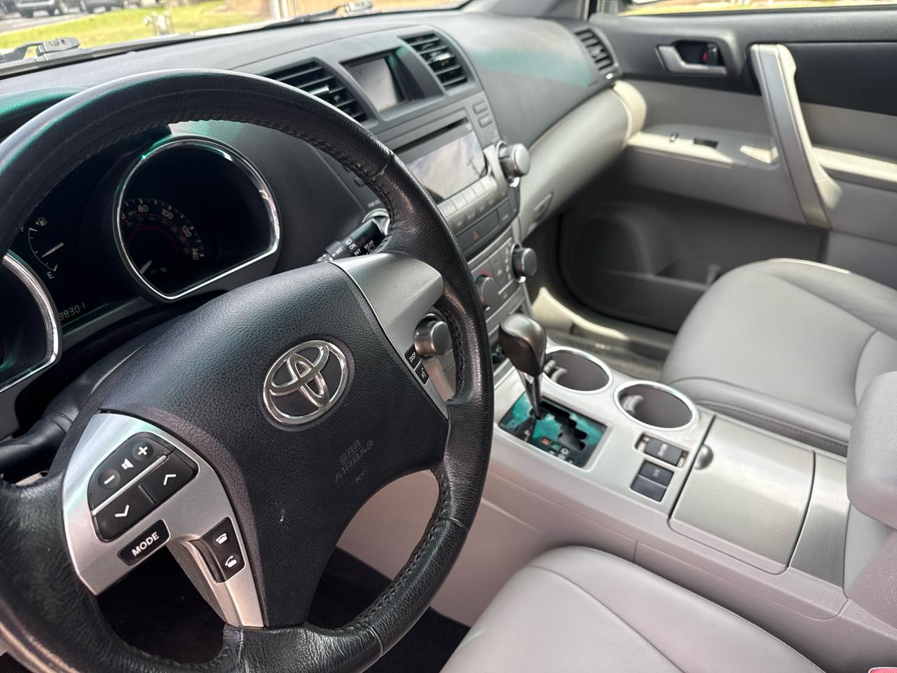 Toyota Highlander FWD 4dr V6 (Natl) 2012