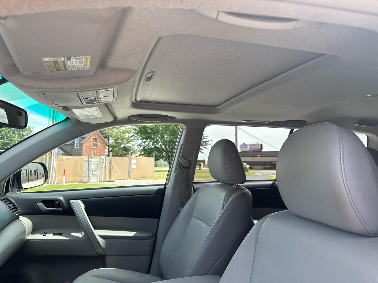 Toyota Highlander FWD 4dr V6 (Natl) 2012