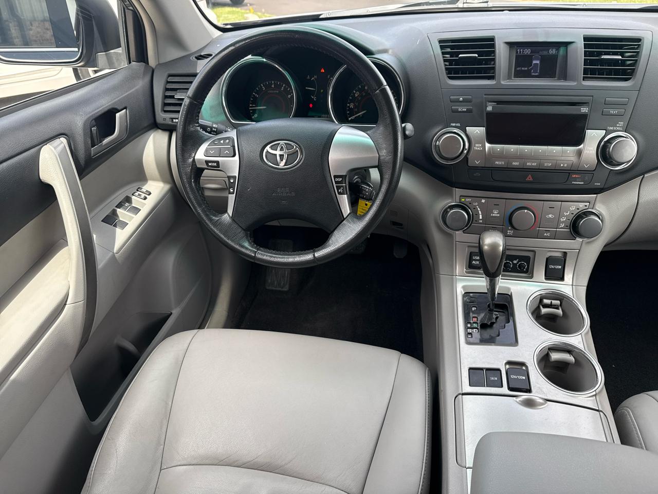 Toyota Highlander FWD 4dr V6 (Natl) 2012