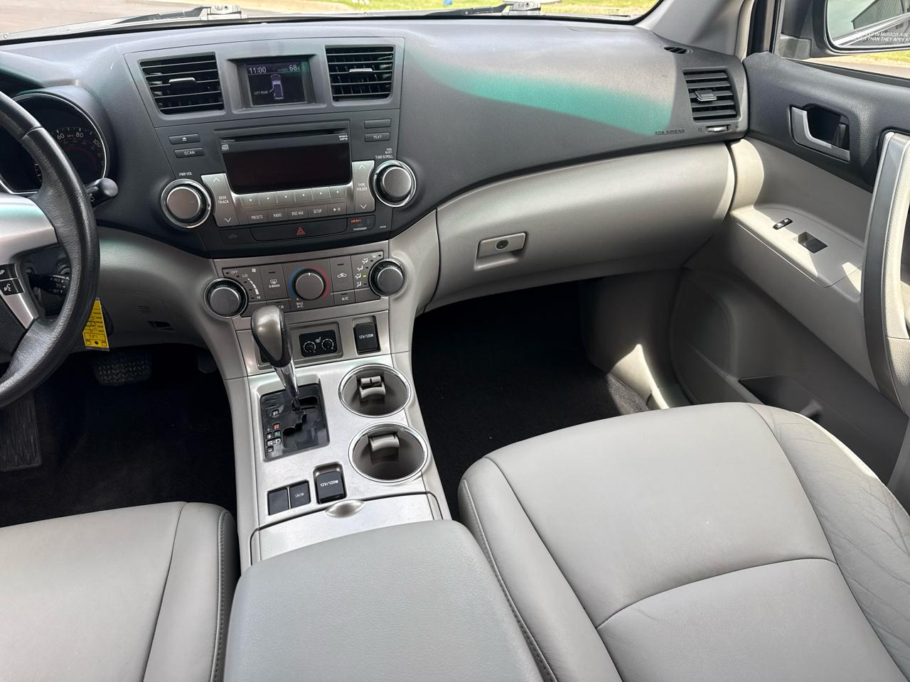 Toyota Highlander FWD 4dr V6 (Natl) 2012