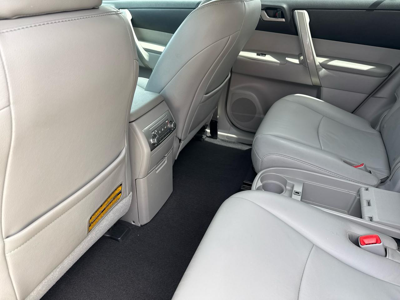 Toyota Highlander FWD 4dr V6 (Natl) 2012