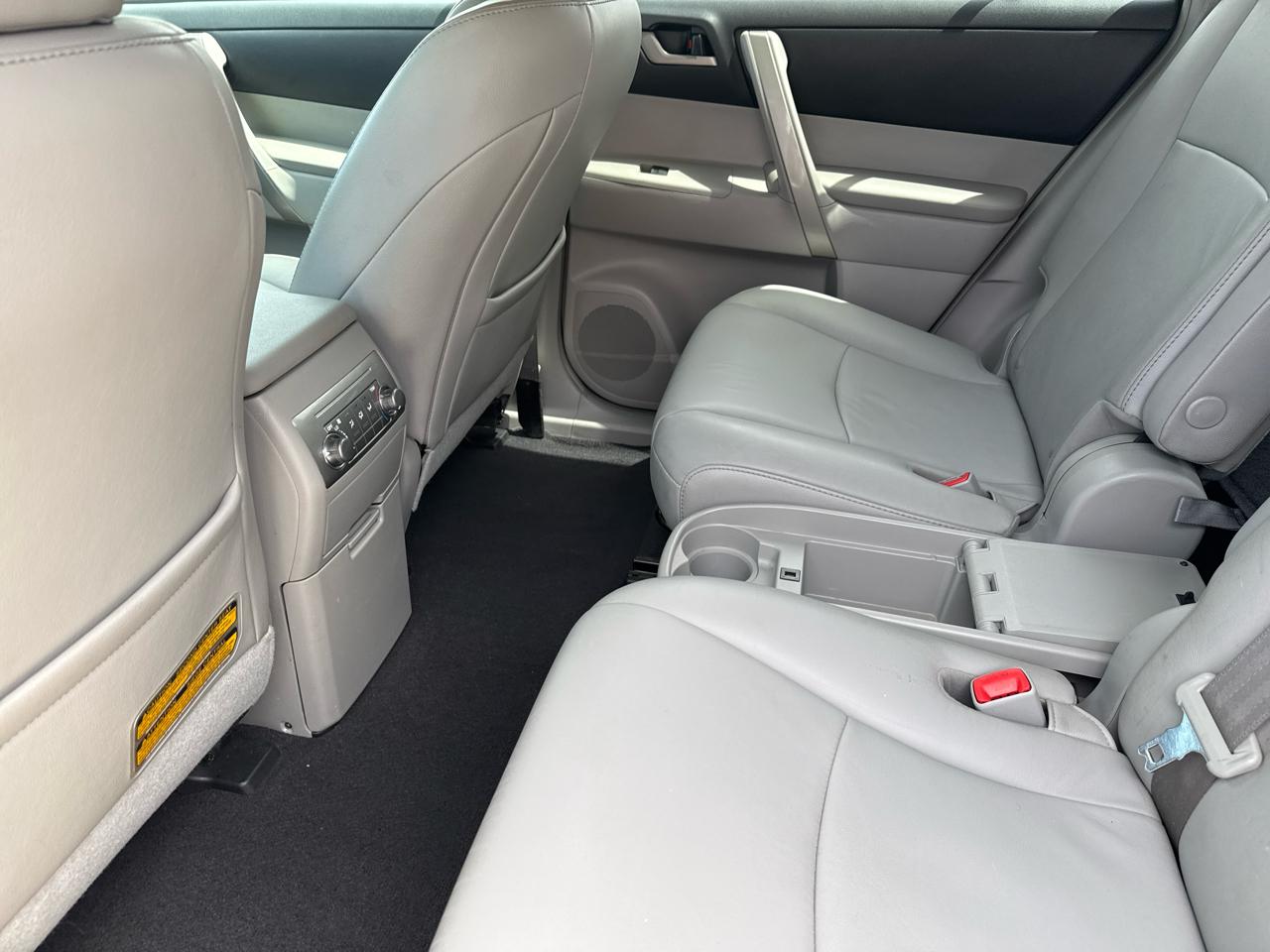 Toyota Highlander FWD 4dr V6 (Natl) 2012
