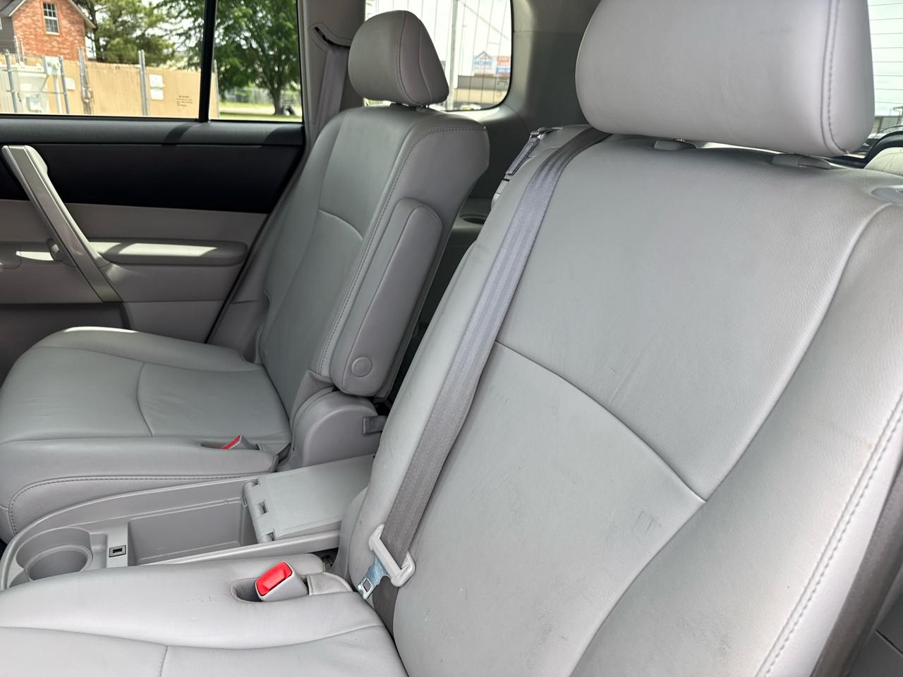 Toyota Highlander FWD 4dr V6 (Natl) 2012
