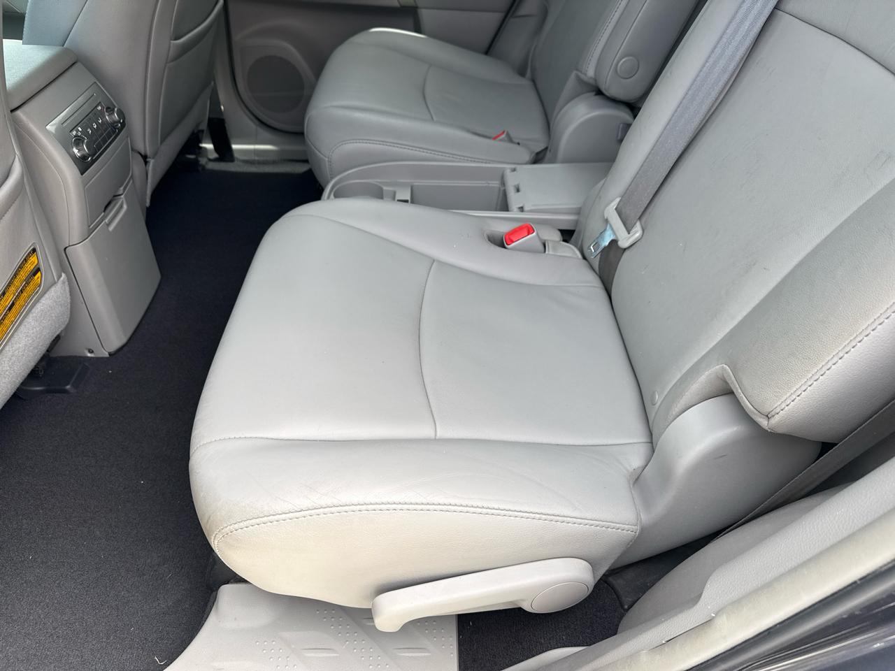 Toyota Highlander FWD 4dr V6 (Natl) 2012
