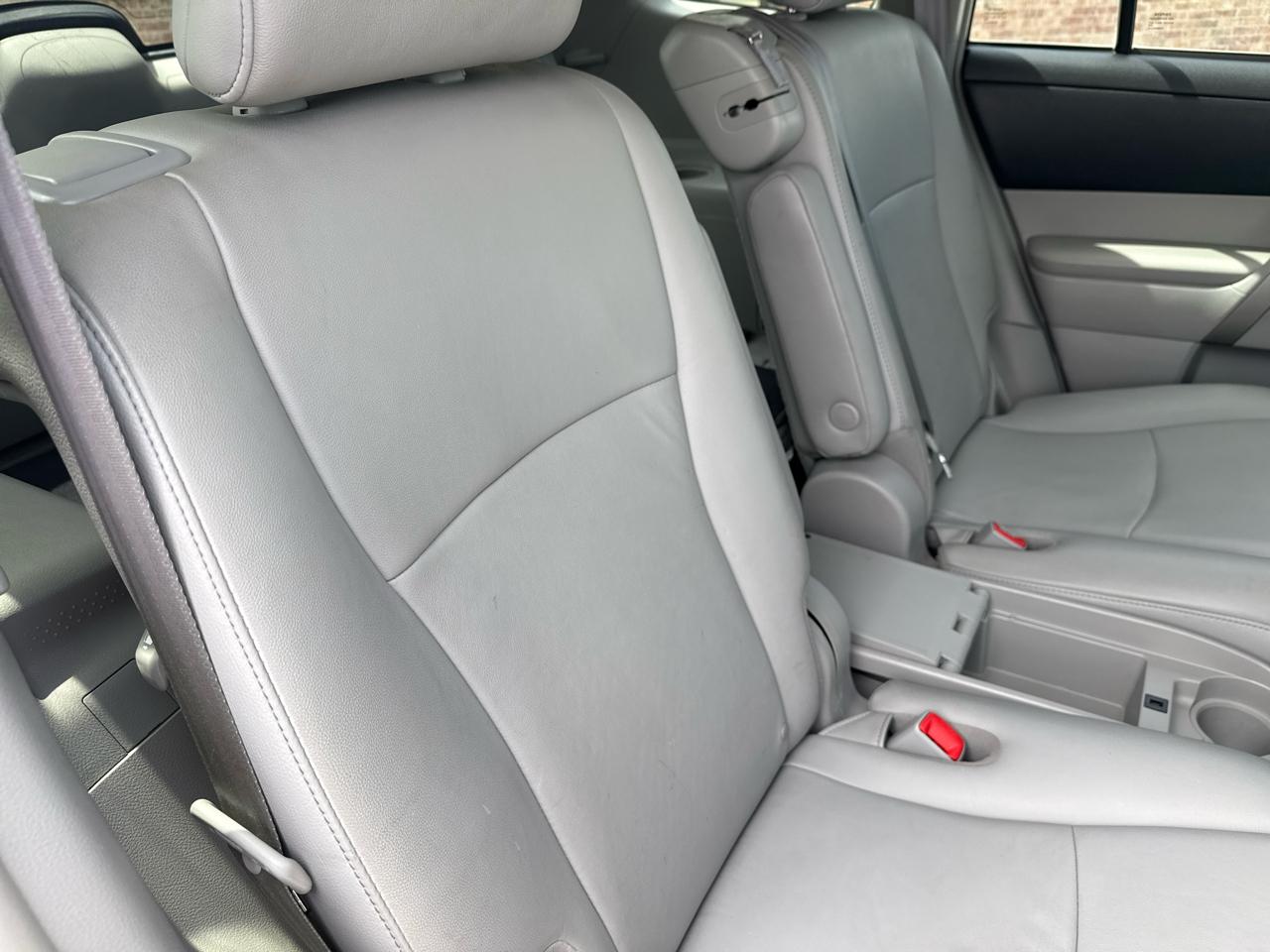 Toyota Highlander FWD 4dr V6 (Natl) 2012