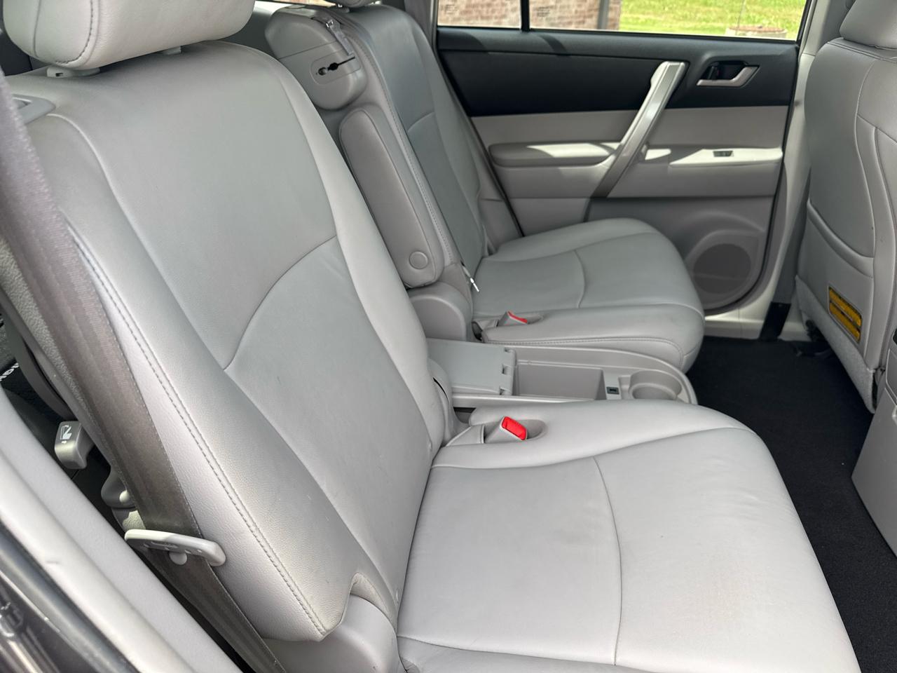 Toyota Highlander FWD 4dr V6 (Natl) 2012