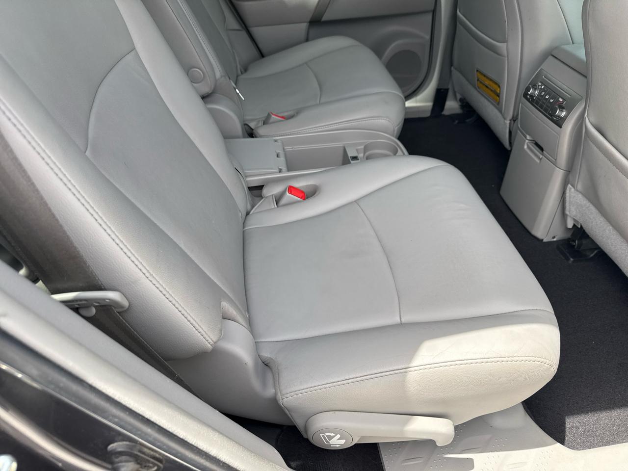 Toyota Highlander FWD 4dr V6 (Natl) 2012