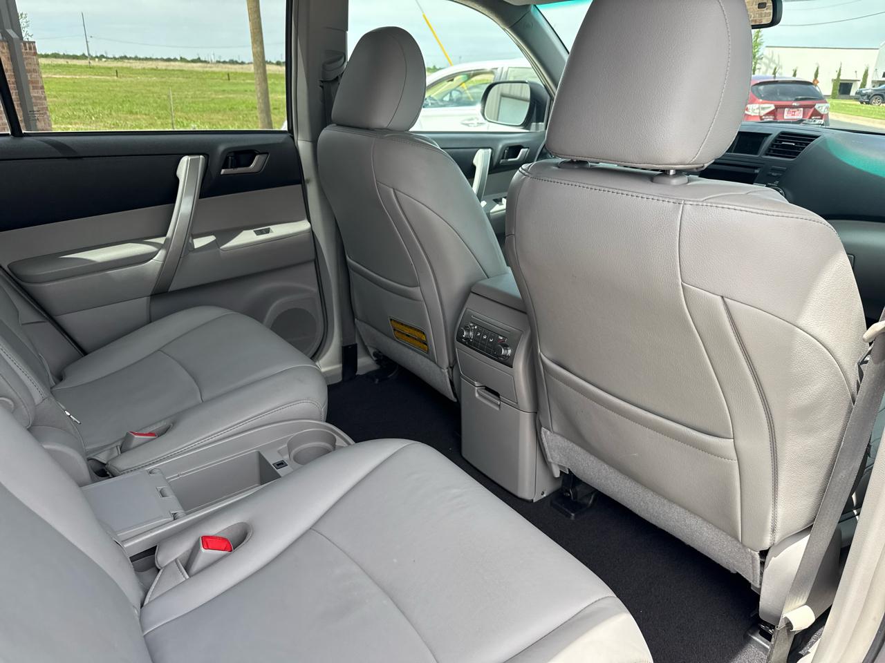 Toyota Highlander FWD 4dr V6 (Natl) 2012