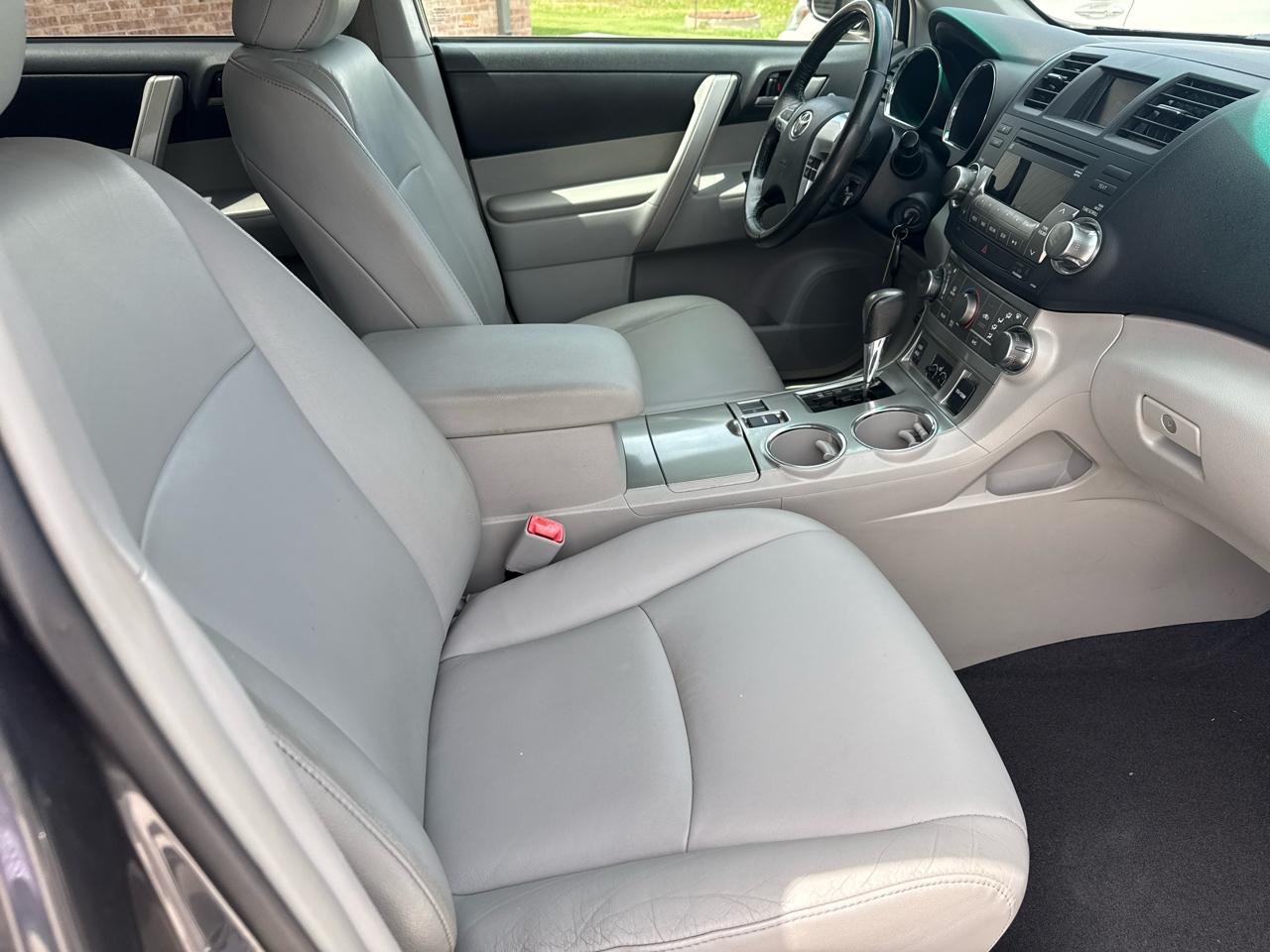 Toyota Highlander FWD 4dr V6 (Natl) 2012