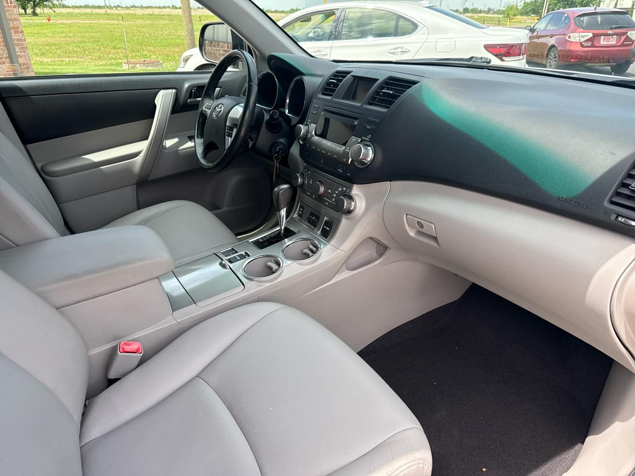 Toyota Highlander FWD 4dr V6 (Natl) 2012