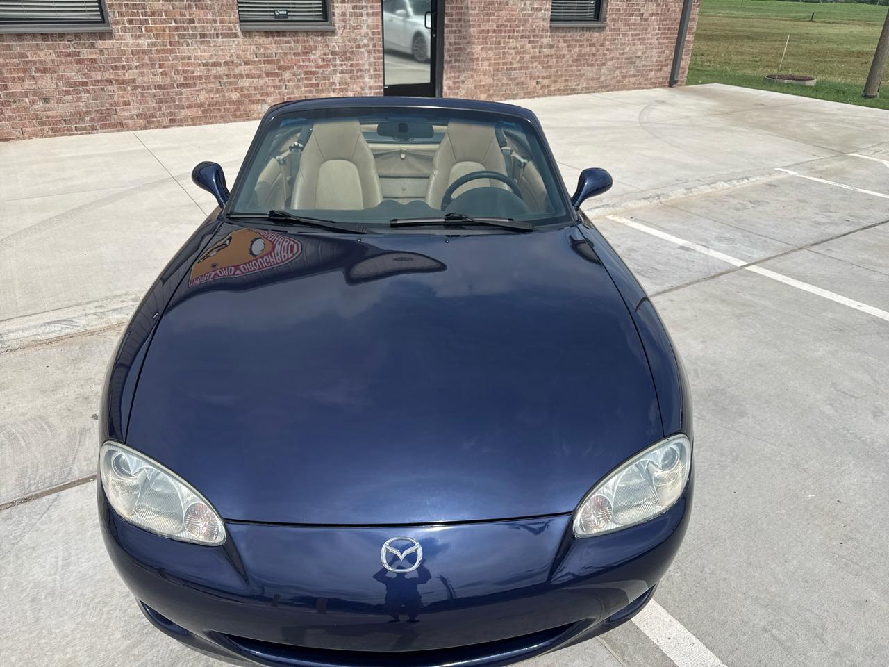 Mazda MX-5 Miata 2dr Conv SE Special Edition 2001