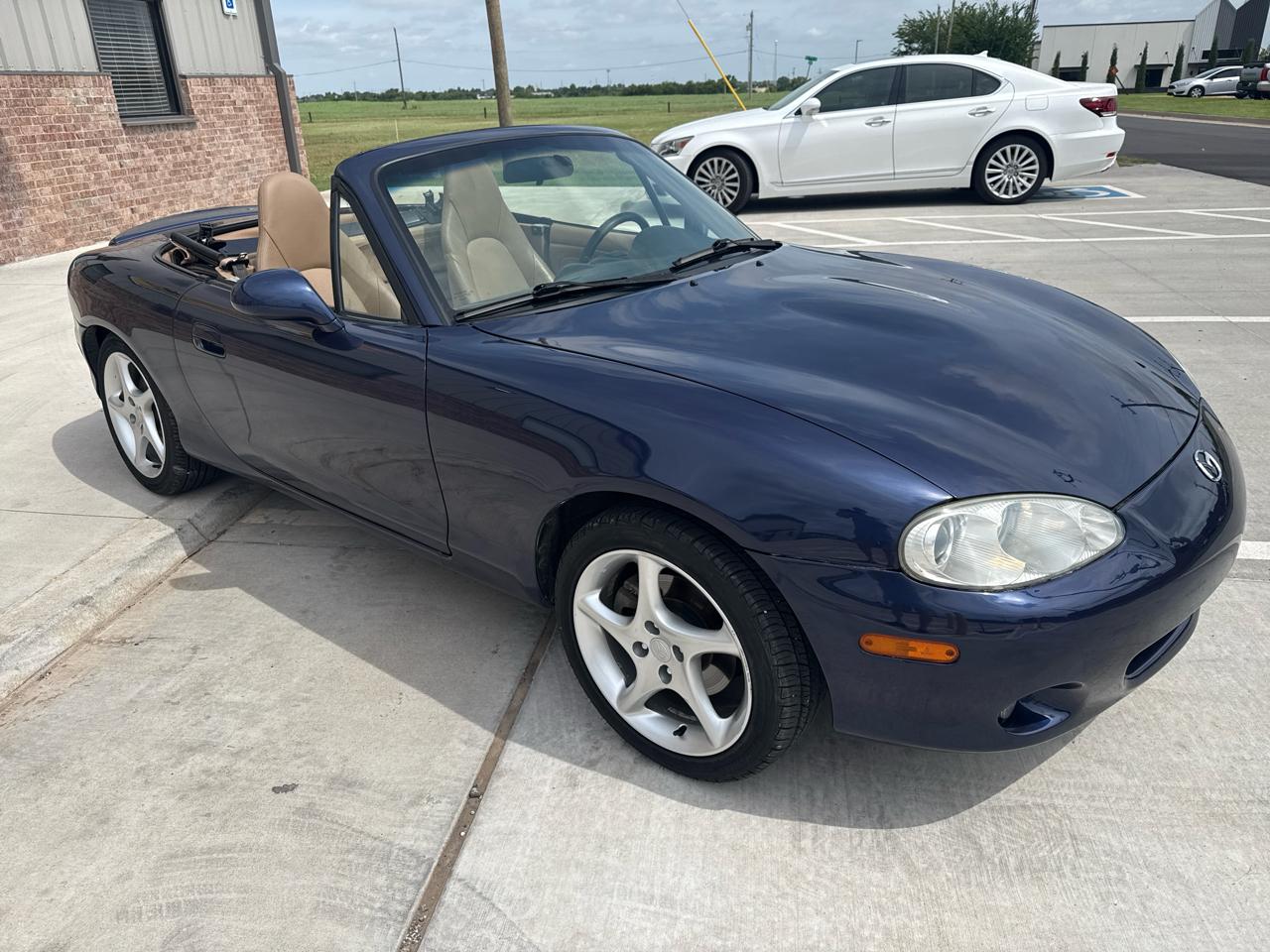 Mazda MX-5 Miata 2dr Conv SE Special Edition 2001