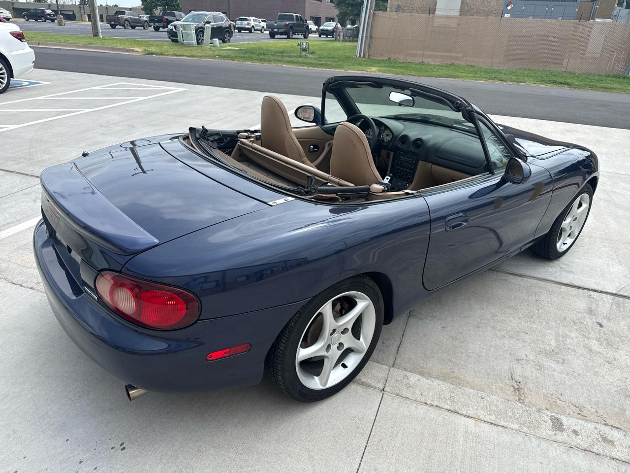 Mazda MX-5 Miata 2dr Conv SE Special Edition 2001
