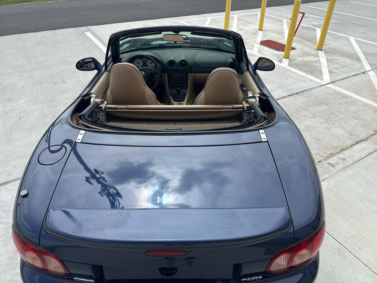 Mazda MX-5 Miata 2dr Conv SE Special Edition 2001
