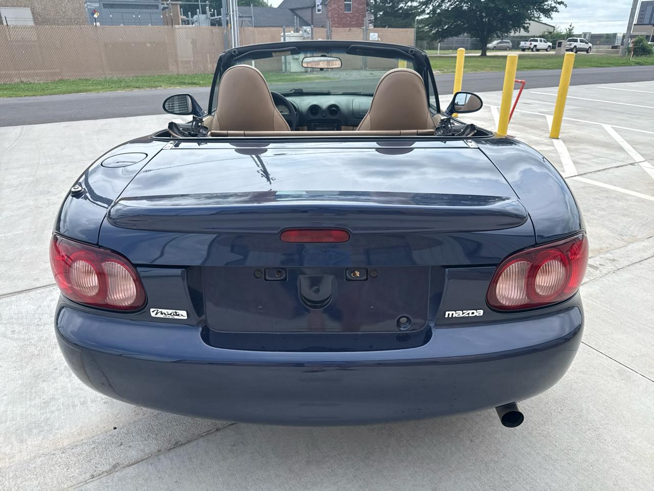 Mazda MX-5 Miata 2dr Conv SE Special Edition 2001