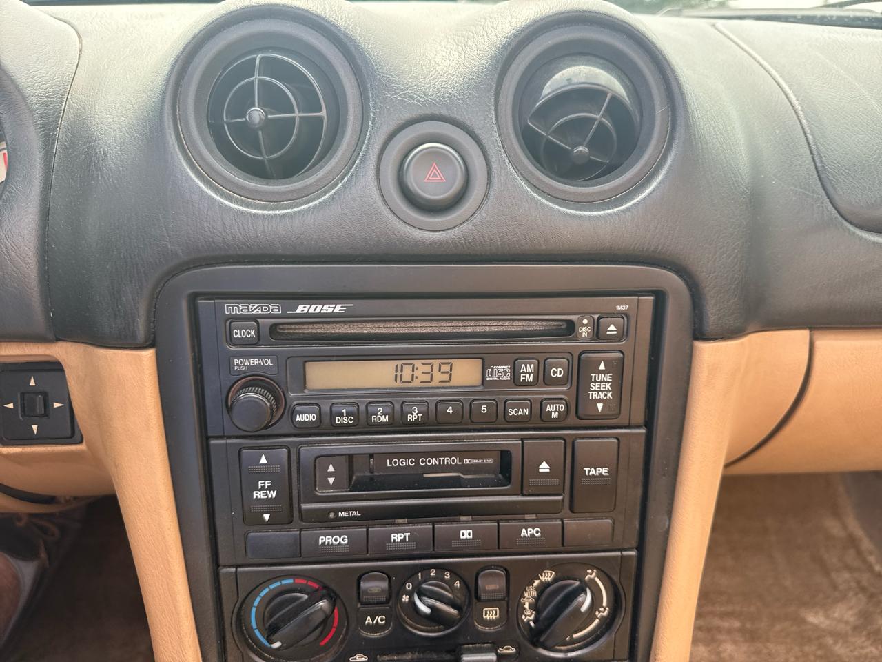 Mazda MX-5 Miata 2dr Conv SE Special Edition 2001