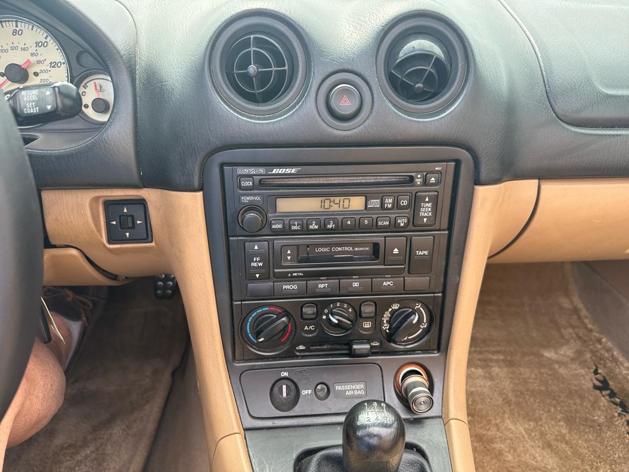 Mazda MX-5 Miata 2dr Conv SE Special Edition 2001