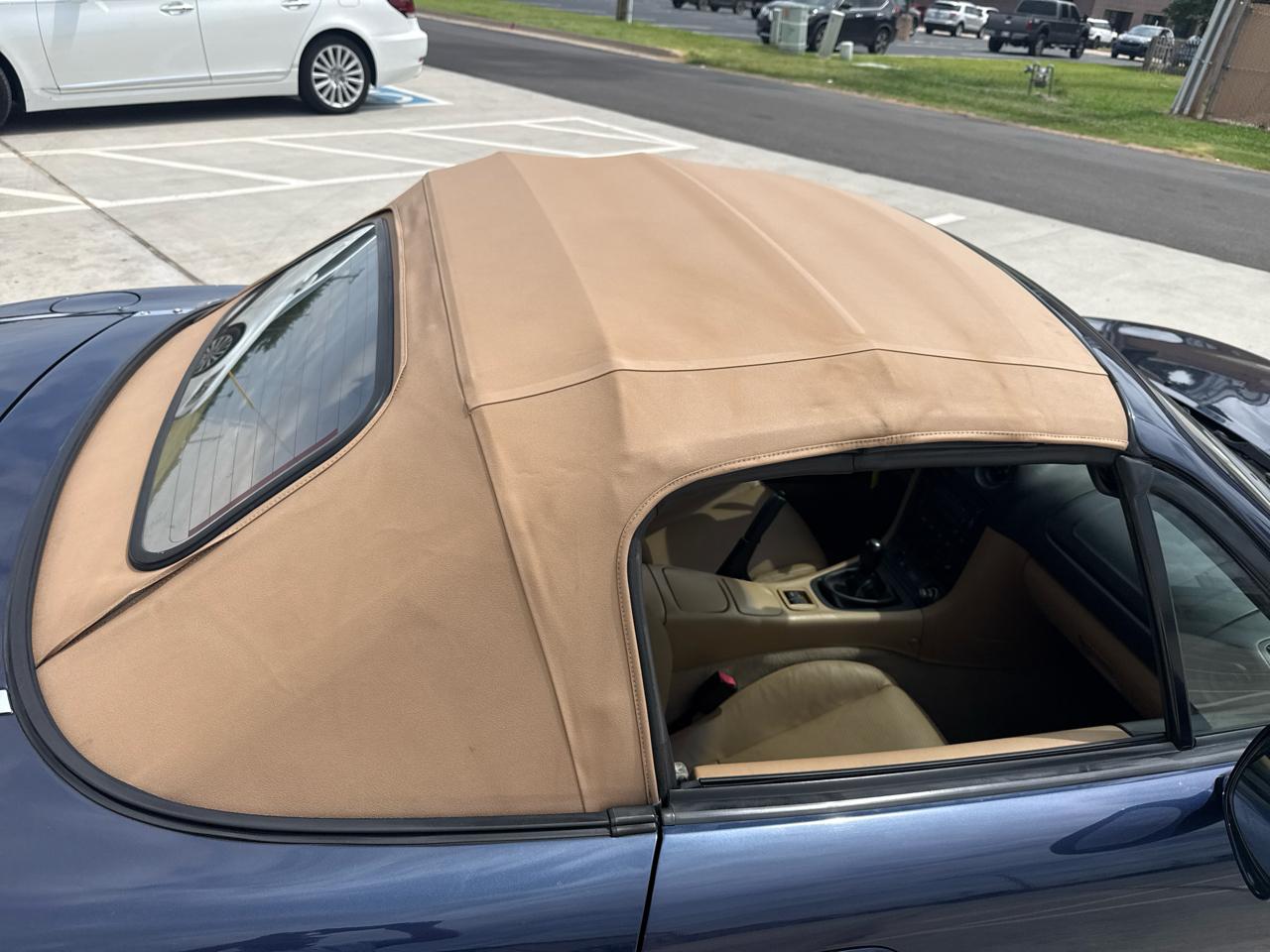 Mazda MX-5 Miata 2dr Conv SE Special Edition 2001