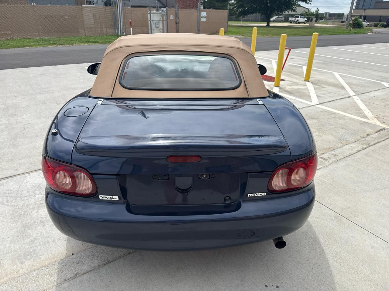 Mazda MX-5 Miata 2dr Conv SE Special Edition 2001