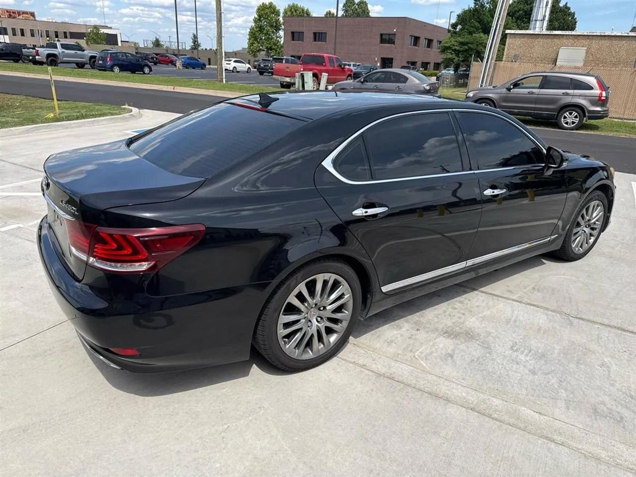 Lexus LS 460 4dr Sdn L RWD 2013