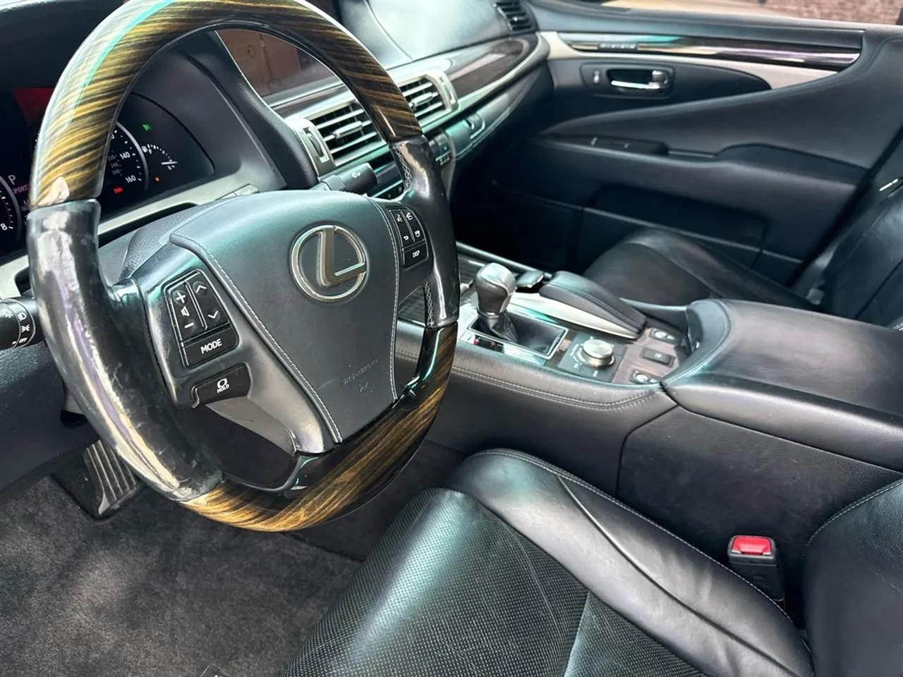 Lexus LS 460 4dr Sdn L RWD 2013