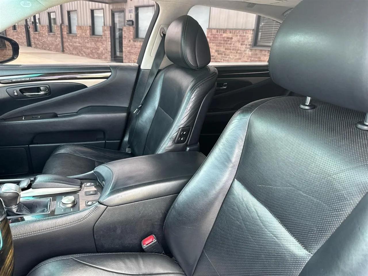Lexus LS 460 4dr Sdn L RWD 2013
