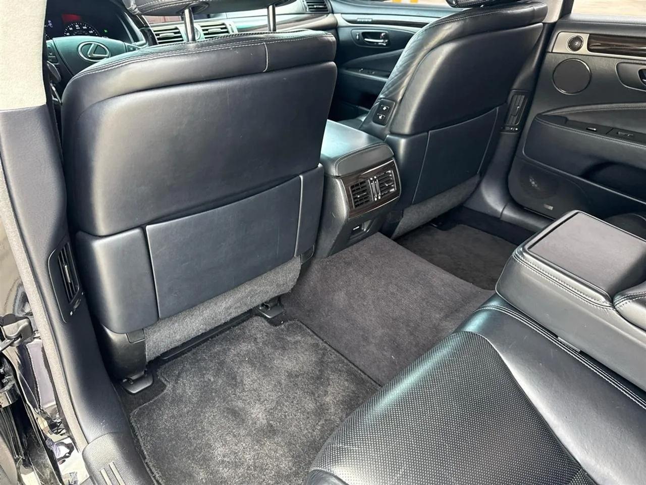 Lexus LS 460 4dr Sdn L RWD 2013