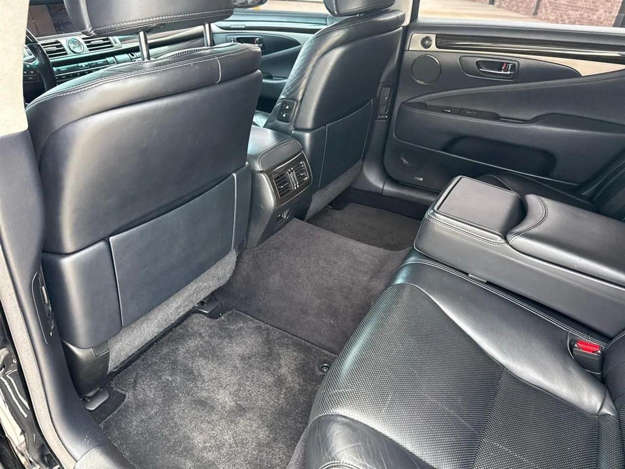 Lexus LS 460 4dr Sdn L RWD 2013