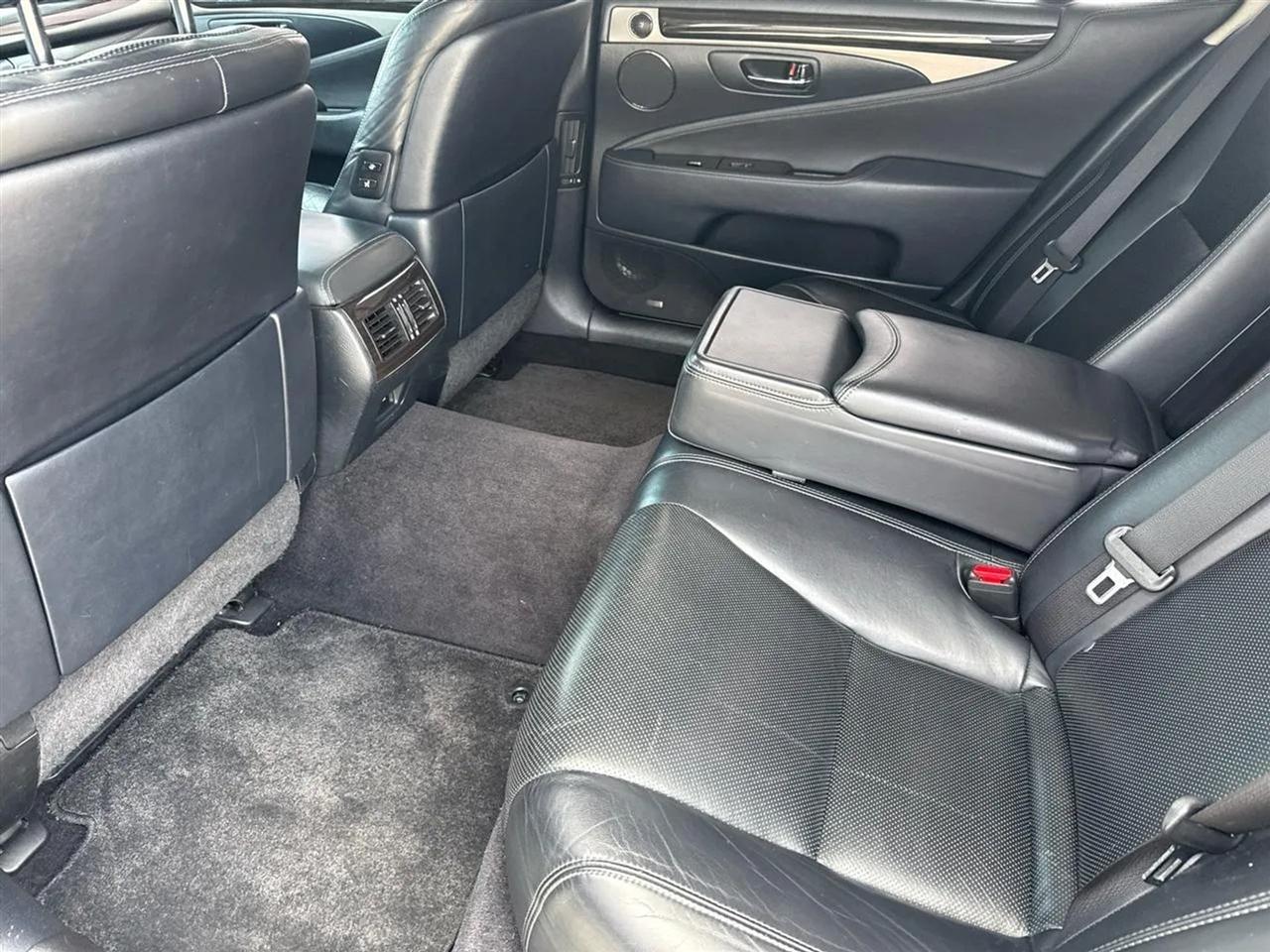Lexus LS 460 4dr Sdn L RWD 2013