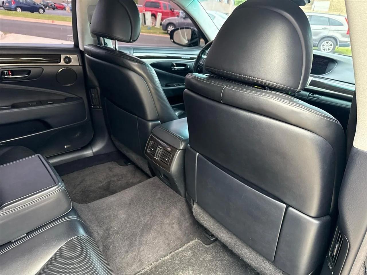 Lexus LS 460 4dr Sdn L RWD 2013