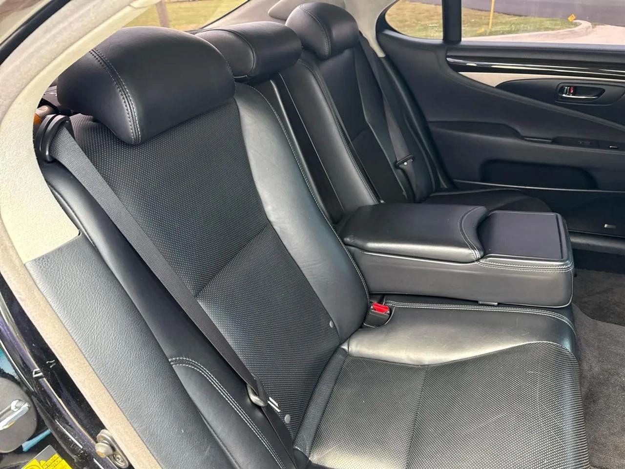 Lexus LS 460 4dr Sdn L RWD 2013