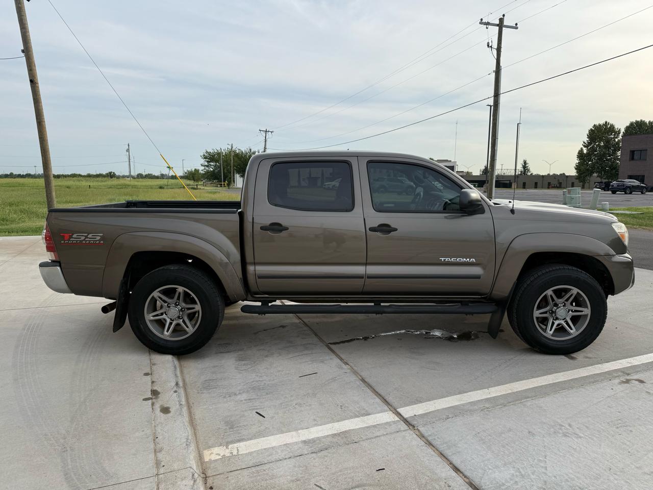 Toyota Tacoma 2WD Double Cab V6 AT PreRunner (Natl) 2013