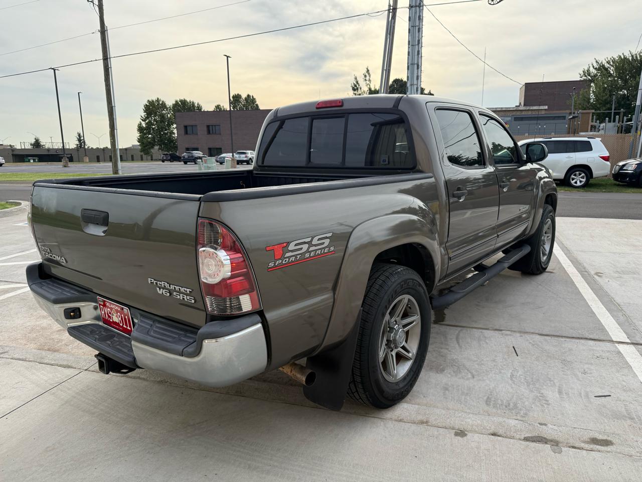 Toyota Tacoma 2WD Double Cab V6 AT PreRunner (Natl) 2013