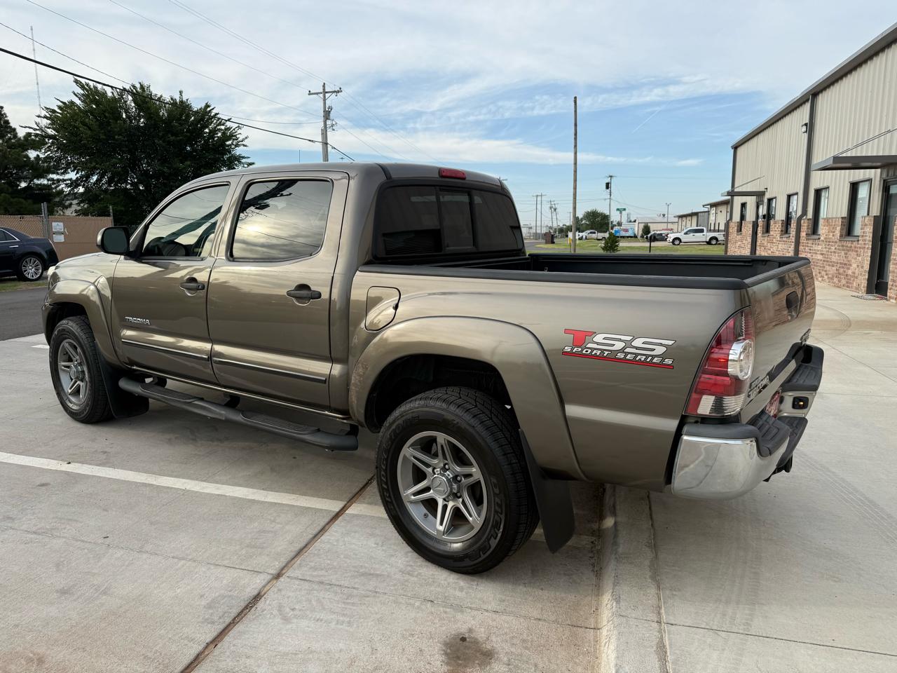 Toyota Tacoma 2WD Double Cab V6 AT PreRunner (Natl) 2013