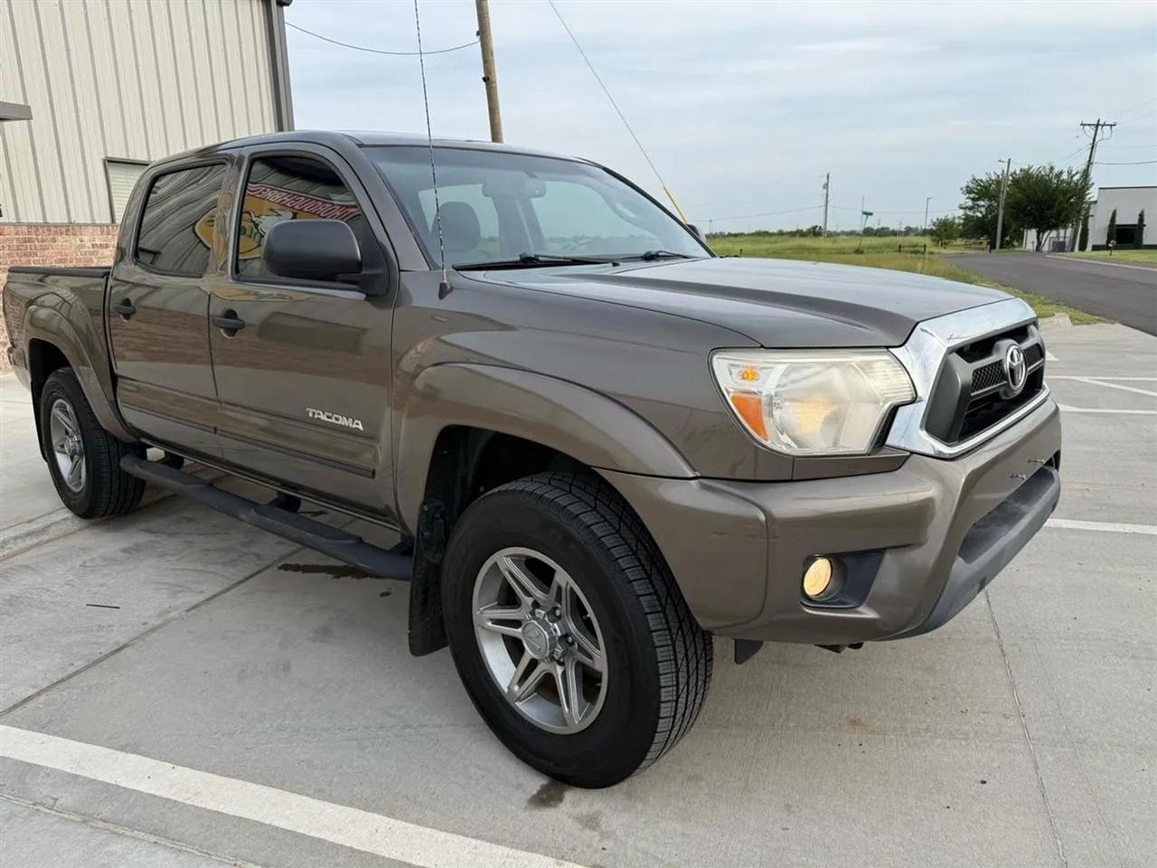Toyota Tacoma 2WD Double Cab V6 AT PreRunner (Natl) 2013