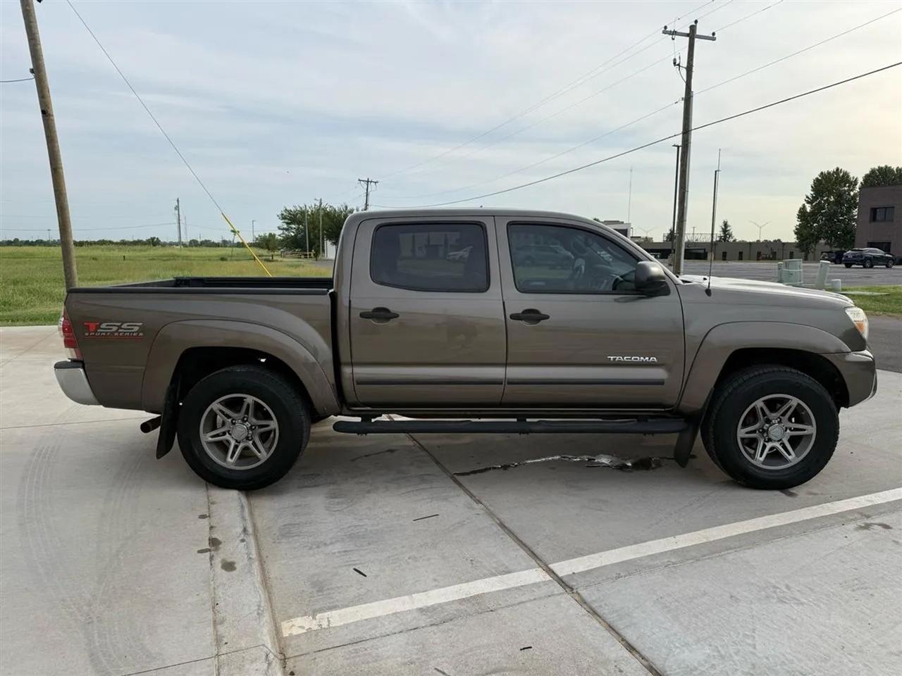 Toyota Tacoma 2WD Double Cab V6 AT PreRunner (Natl) 2013