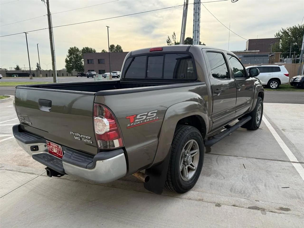 Toyota Tacoma 2WD Double Cab V6 AT PreRunner (Natl) 2013