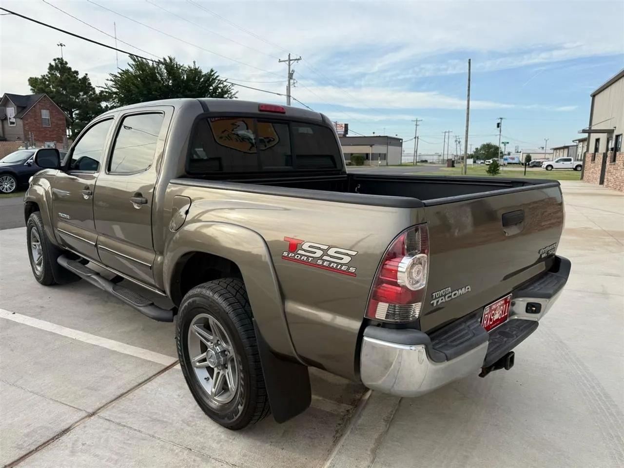 Toyota Tacoma 2WD Double Cab V6 AT PreRunner (Natl) 2013