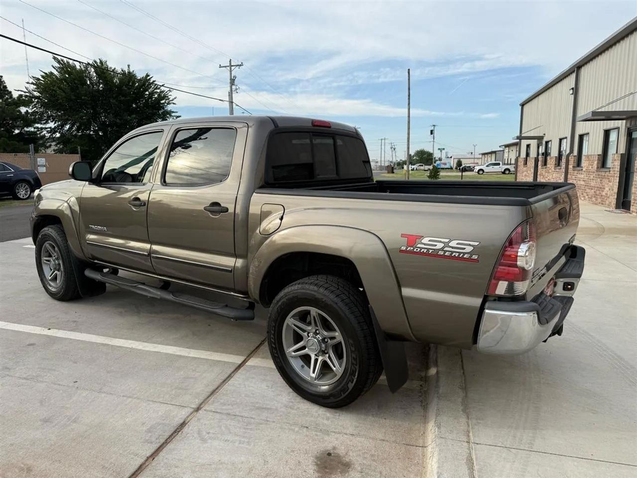 Toyota Tacoma 2WD Double Cab V6 AT PreRunner (Natl) 2013