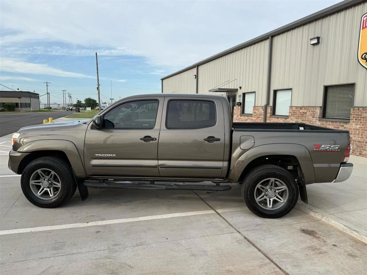 Toyota Tacoma 2WD Double Cab V6 AT PreRunner (Natl) 2013